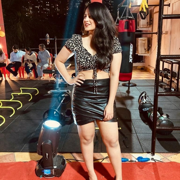 Meet your Posher, Natasha - Picture 2 of 3